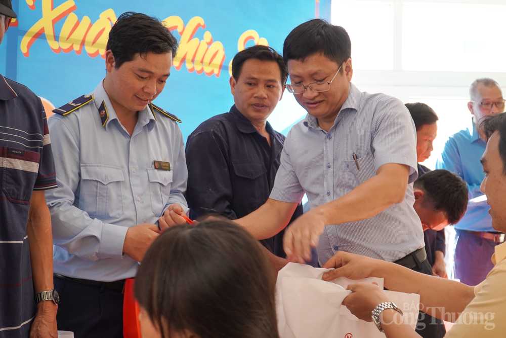 Khánh Hòa: 100 suất quà cho người lao động ngành Công Thương dịp Tết
