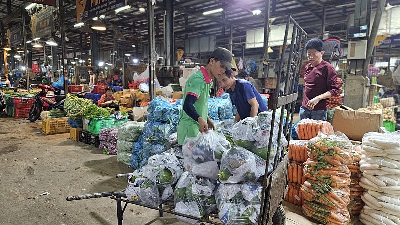 TP. Hồ Chí Minh: Hàng hóa tại các chợ đầu mối đầy ắp, sẵn sàng cho cao điểm Tết