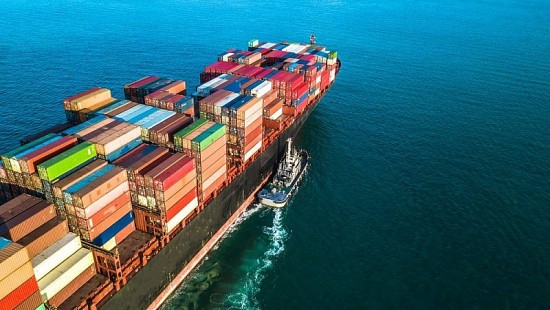Thị trường cho thuê tàu container nóng lên trong bối cảnh chuyển hướng kênh Suez