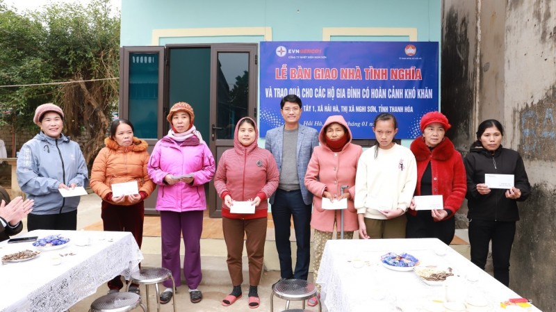 Công ty Nhiệt điện Nghi Sơn bàn giao nhà tình nghĩa và trao quà cho các hộ nghèo tại xã Hải Hà