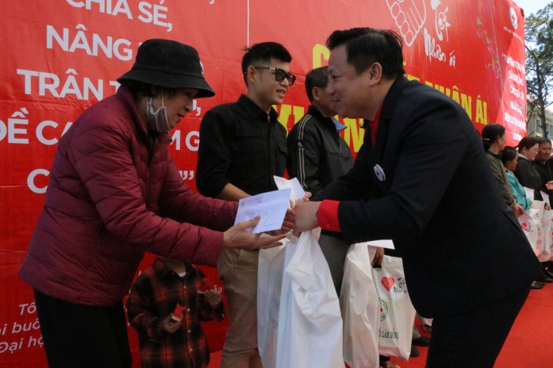 Lâm Đồng: Khai mạc “Hội chợ Tết Nhân ái” Xuân Giáp Thìn năm 2024