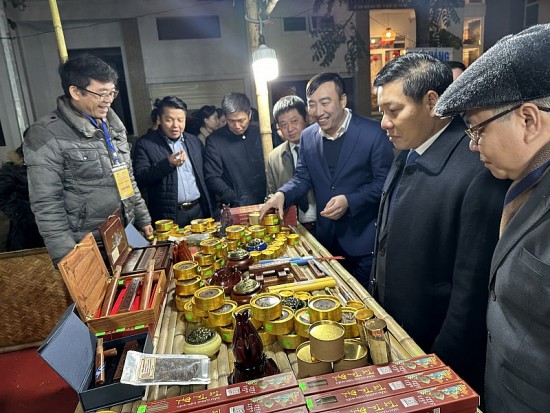 Hội chợ xúc tiến thương mại gắn kết du lịch, quảng bá văn hóa địa phương tại huyện Quốc Oai