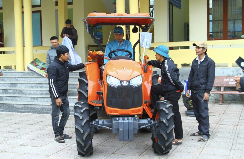 Quảng Bình: Hỗ trợ trang thiết bị máy sản xuất nông nghiệp cho xã miền núi Trường Sơn