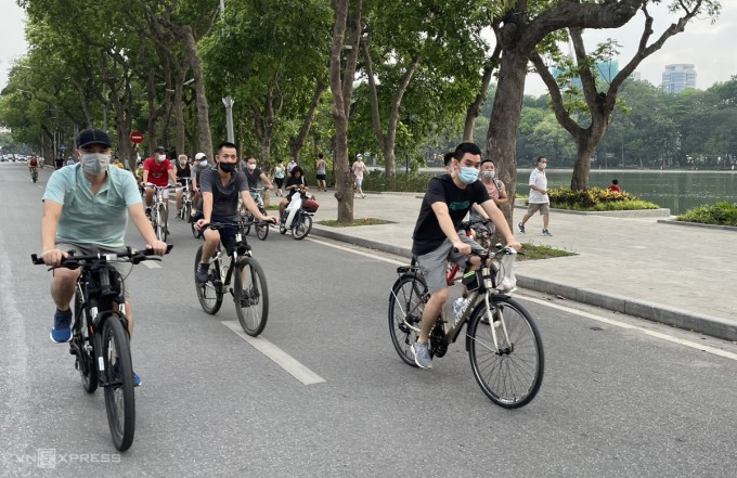 UBND thành phố Hà Nội vừa đồng ý giao Sở GTVT Hà Nội chủ trì triển khai làn đường dành cho xe đạp đầu tiên trên địa bàn thành phố