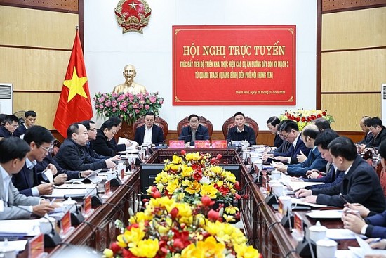 Thủ tướng họp với Bí thư, Chủ tịch 9 tỉnh thúc đẩy dự án đường dây 500kV mạch 3
