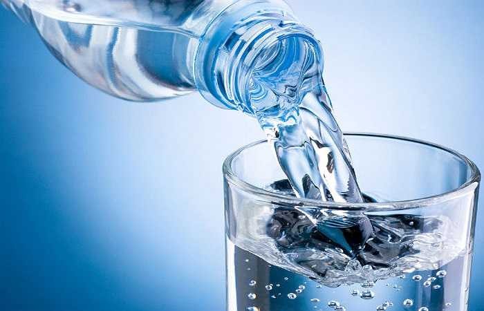 Vì sao nên uống nước nhiều trong mùa đông?