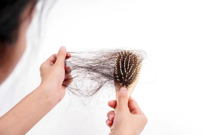 Tình trạng rụng tóc này không phải là vĩnh viễn nhưng do khả năng miễn dịch suy yếu nên các nang tóc của người bệnh sẽ bị ảnh hưởng và cần có thời gian để hồi phục