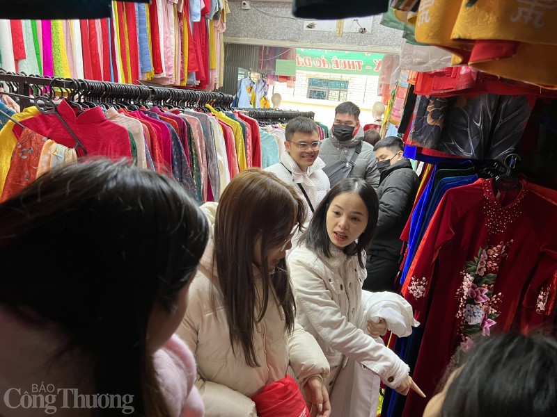 Hà Nội: Dịch vụ cho thuê áo dài 