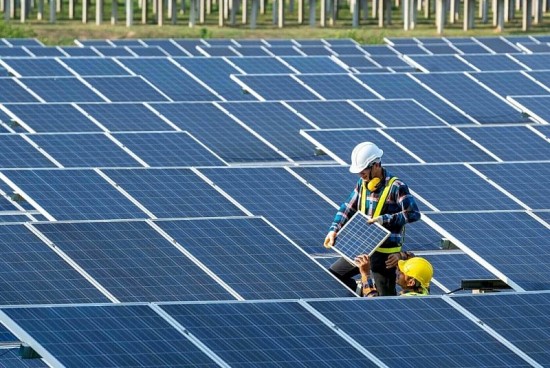 Ngành công nghiệp sản xuất tấm pin mặt trời châu Âu rơi vào “thế khó”