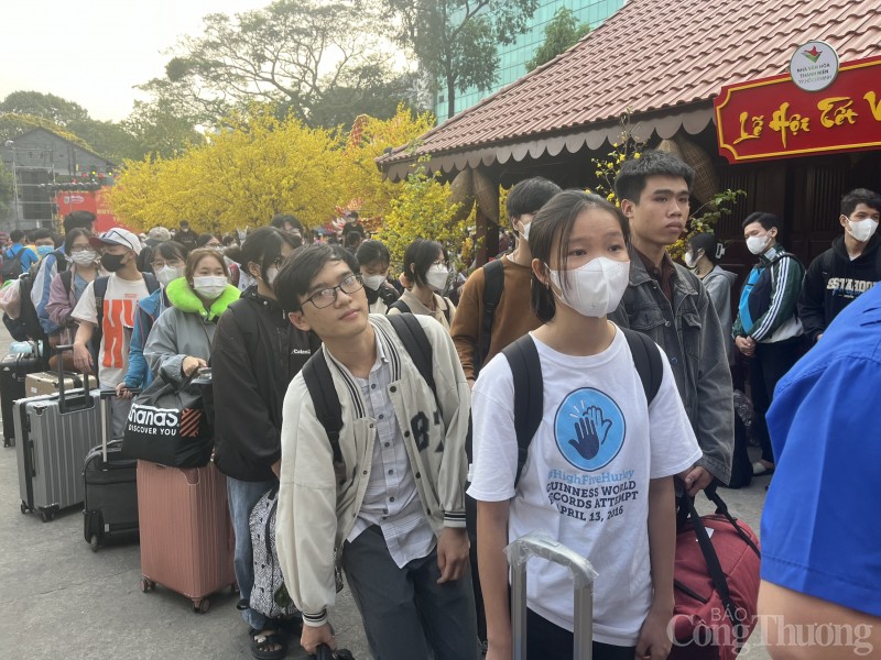 TP. Hồ Chí Minh: “Chuyến xe mùa Xuân” đưa hơn 2.000 sinh viên, người lao động về quê đón Tết