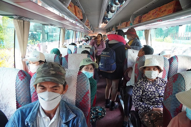 TP. Hồ Chí Minh: “Chuyến xe mùa Xuân” đưa hơn 2.000 sinh viên, người lao động về quê đón Tết