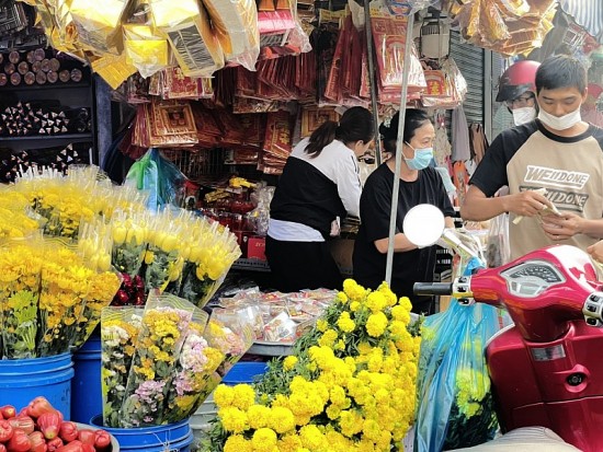 TP. Hồ Chí Minh: Phong phú thị trường đồ cúng ông công ông táo