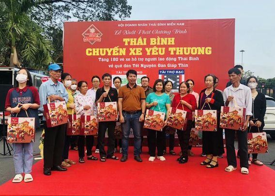 "Chuyến xe yêu thương" chở gần 200 người Thái Bình tại miền Nam về quê ăn Tết