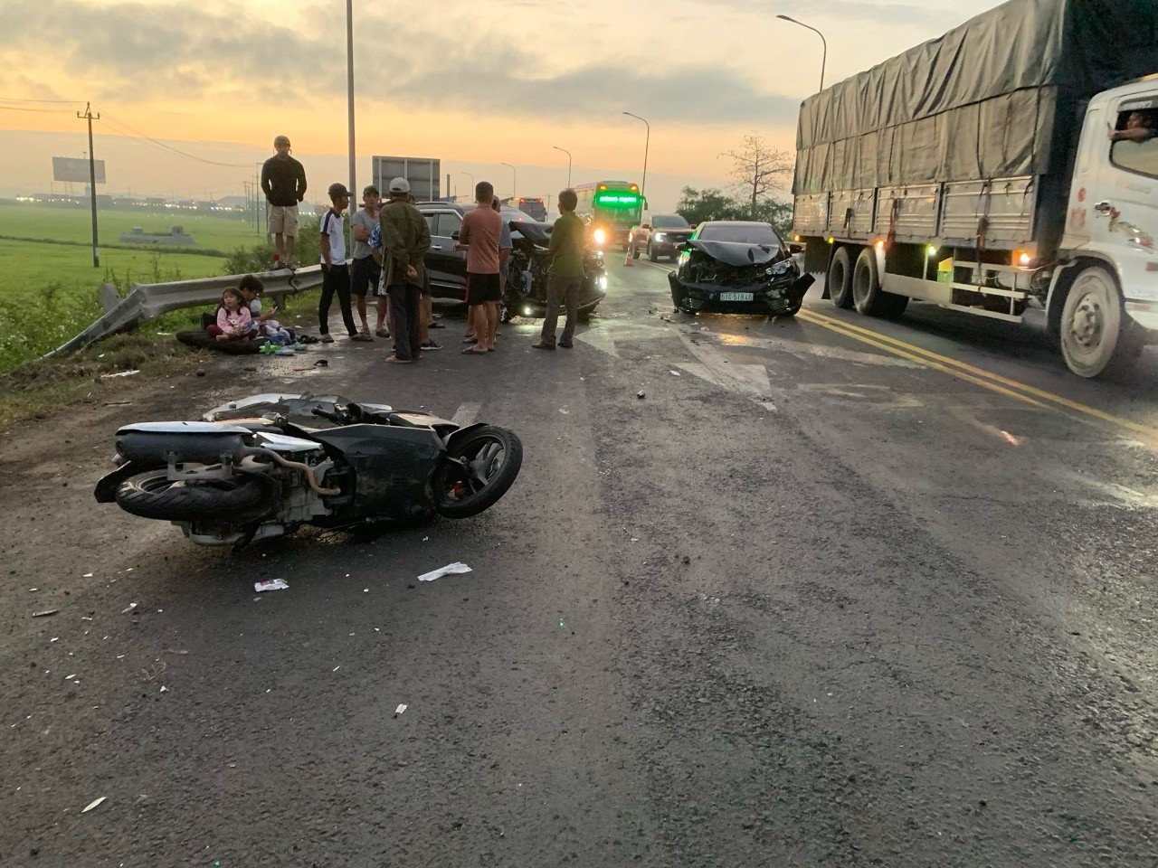 Phú Yên: Xe đầu kéo gây tai nạn liên hoàn trên Quốc lộ 1