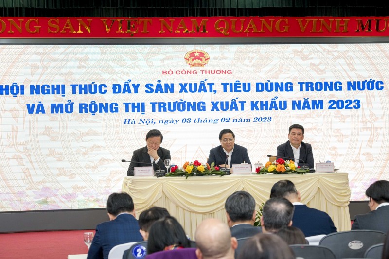 Nắm bắt và xử lý kịp thời những vấn đề phát sinh từ thực tiễn trong lĩnh vực Công và Thương