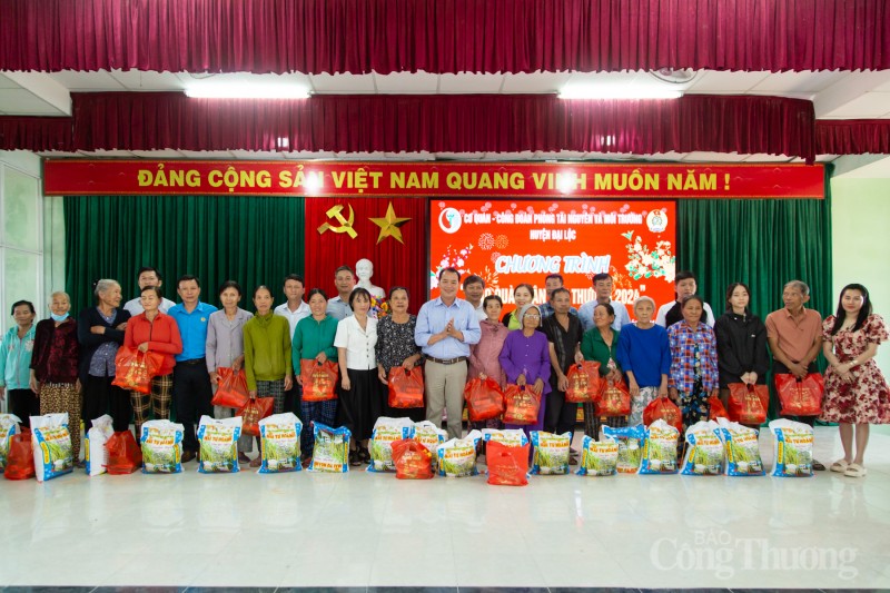 Quảng Nam: Trao quà cho các hộ khó khăn huyện Đại Lộc