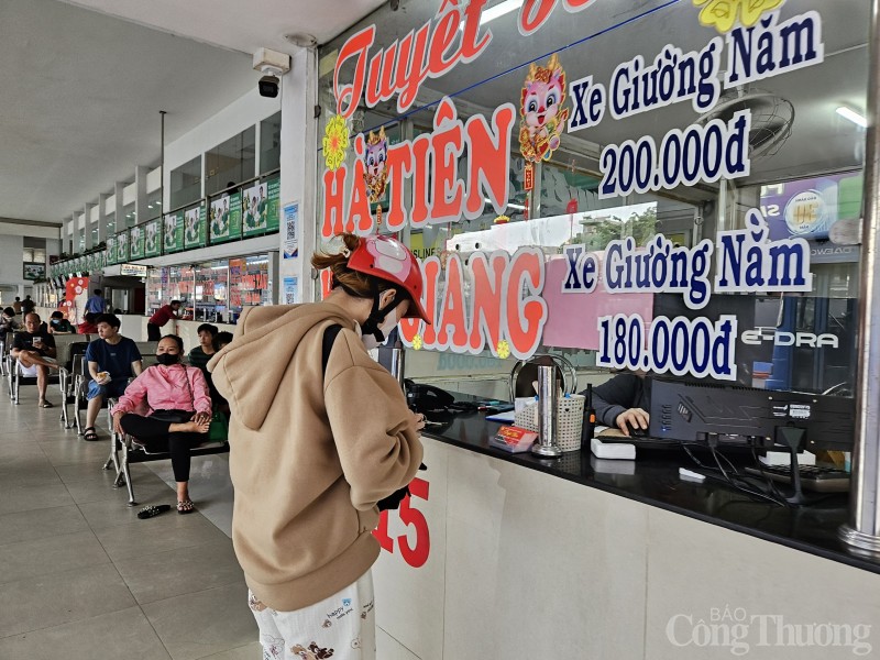 TP. Hồ Chí Minh: Cận cảnh các cửa ngõ sân bay, bến xe chiều 26 Tết