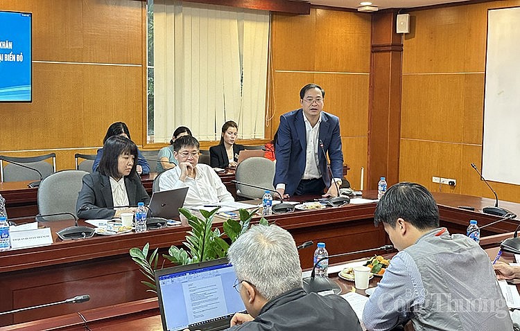 ông Nguyễn Hoài Nam – Phó Tổng thư ký Hiệp hội Chế biến và Xuất khẩu thủy sản Việt Nam (VASEP)  chia sẻ tại cuộc họp
