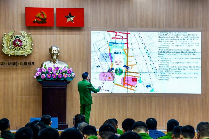 Công an quận Hoàn Kiếm triển khai bảo vệ trận địa pháo hoa lớn nhất Thủ đô