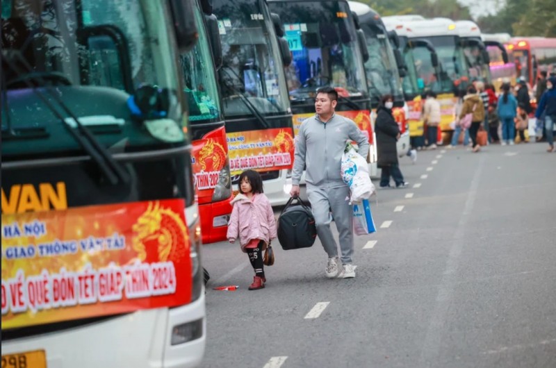 Hàng nghìn công nhân phấn khởi trên chuyến xe 0 đồng về quê đón Tết