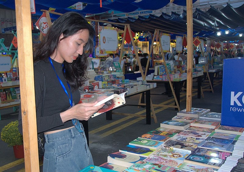 Lễ hội Đường sách Tết Giáp Thìn TP. Hồ Chí Minh: Điểm du xuân ý nghĩa - giải trí đặc sắc