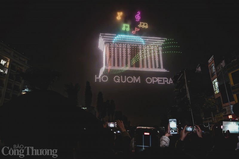 Hà Nội: Mãn nhãn với màn tổng duyệt lễ hội ánh sáng Hồ Tây