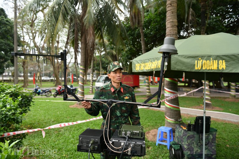 Hà Nội: Cận cảnh trận địa pháo hoa sẵn sàng khai hỏa đêm giao thừa