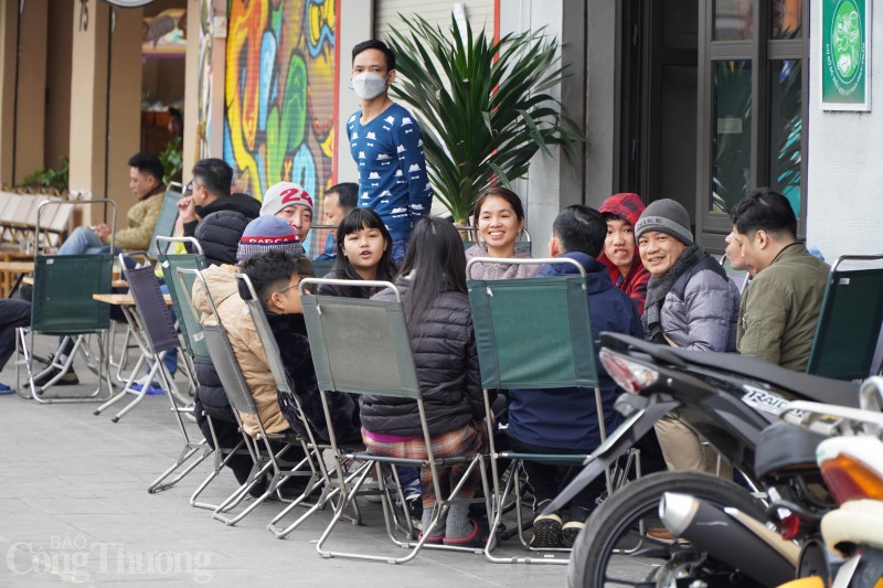 Hà Nội: Hàng quán cafe “sôi động” ngày đầu năm mới