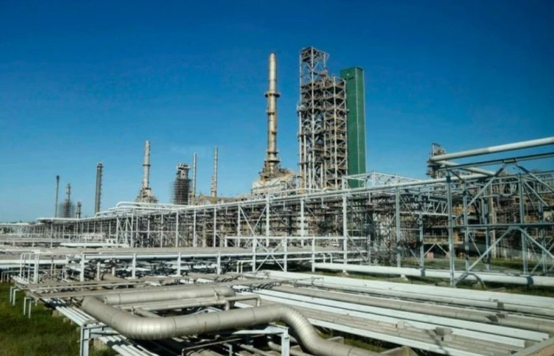 Lọc dầu Dung Quất chạy công suất cao đáp ứng nhu cầu xăng dầu Tết 2024