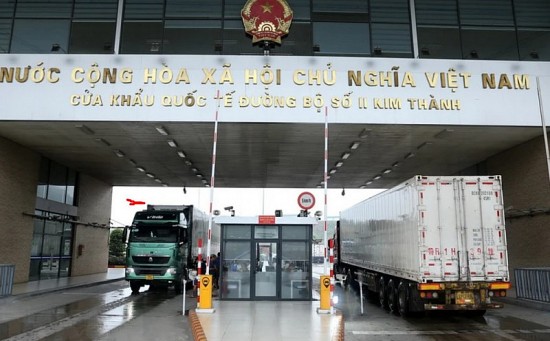 Kim ngạch xuất nhập khẩu hàng hóa qua Lào Cai tăng mạnh