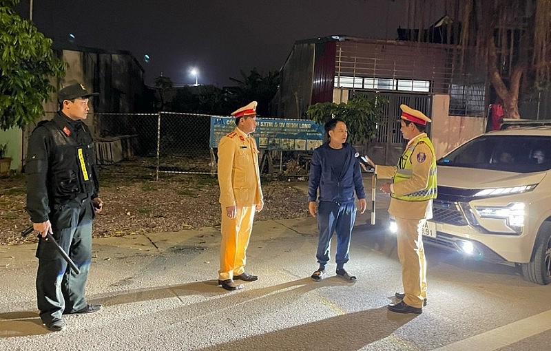 Thanh Hoá: Cảnh sát giao thông, trật tự tuần tra xuyên đêm đảm bảo trật tự xã hội những ngày nghỉ Tết