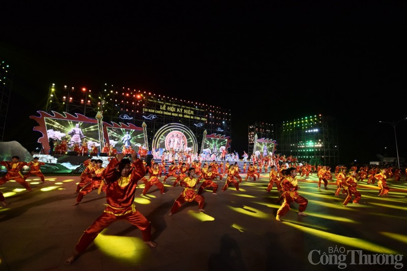 Bình Định: Mãn nhãn màn trình diễn pháo hoa tại lễ chiến thắng Ngọc hồi Đống Đa