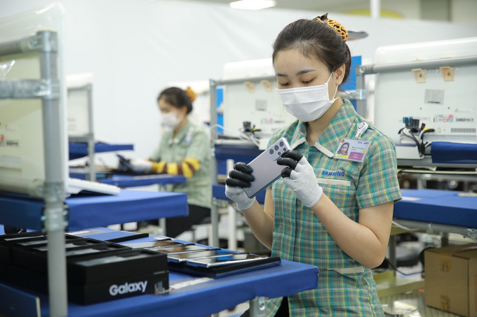 sản xuất smartphone Samsung trong nhà máy tại Thái Nguyên. Ảnh: SEVT