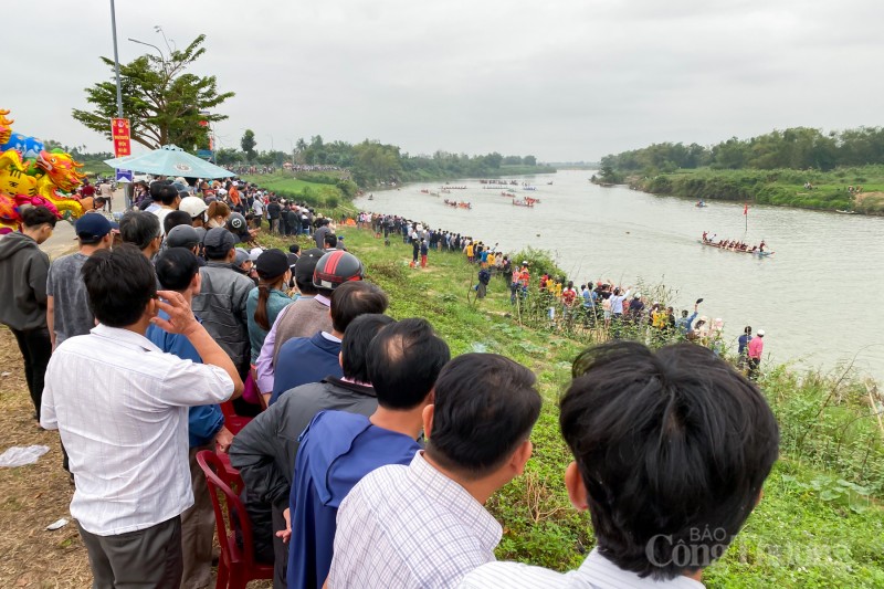 Quảng Nam: Hàng nghìn người xem lễ hội đua thuyền đầu Xuân Giáp Thìn