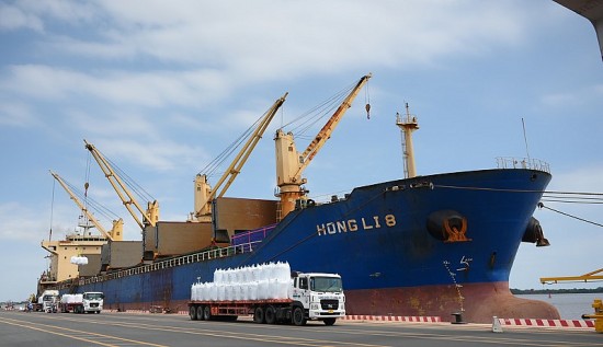 Cảng Quốc tế Long An phát lệnh làm hàng xuất khẩu 15 ngàn tấn hạt nhựa đầu xuân