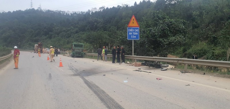 Khắc phục hậu quả tai nạn giao thông đặc biệt nghiêm trọng trên Cao tốc Nội Bài - Lào Cai