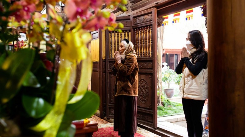 Nâng cao ý thức gìn giữ nét đẹp văn hóa đi lễ chùa đầu năm