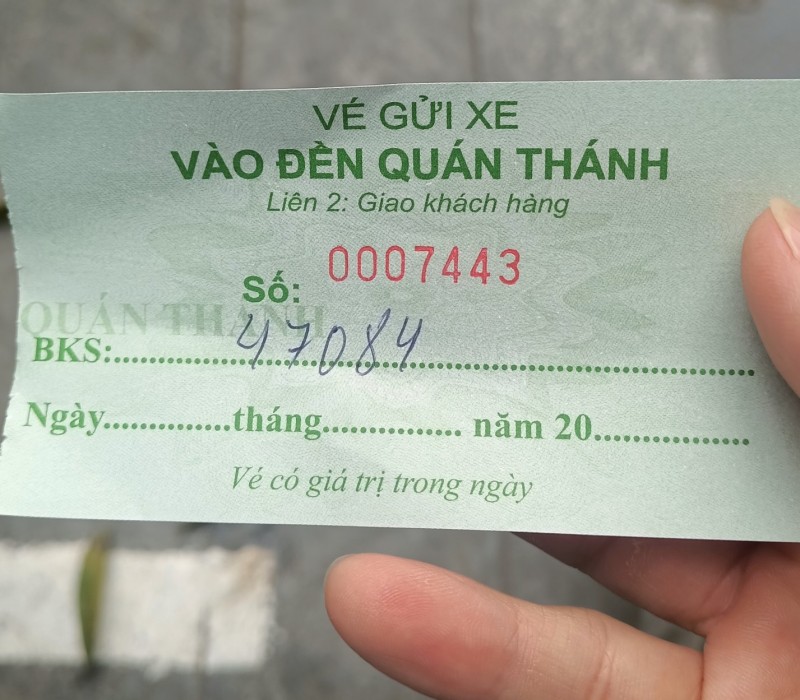 Hà Nội: Tái diễn tình trạng bãi xe tại các đền chùa 