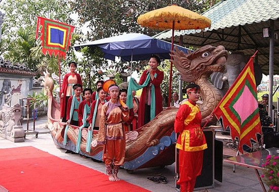 Lễ hội Chèo tàu Tổng Gối, nét đẹp văn hóa truyền thống diễn ra vào dịp Rằm tháng Giêng