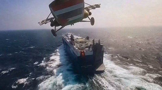 Houthi tấn công tàu chở dầu treo cờ Panama ở Biển Đỏ; chi phí vận chuyển Á-Âu tăng 400%