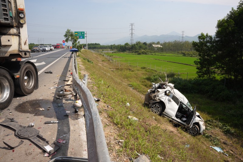 Thừa Thiên Huế: Tai nạn nghiêm trọng trên cao tốc làm 3 người tử vong