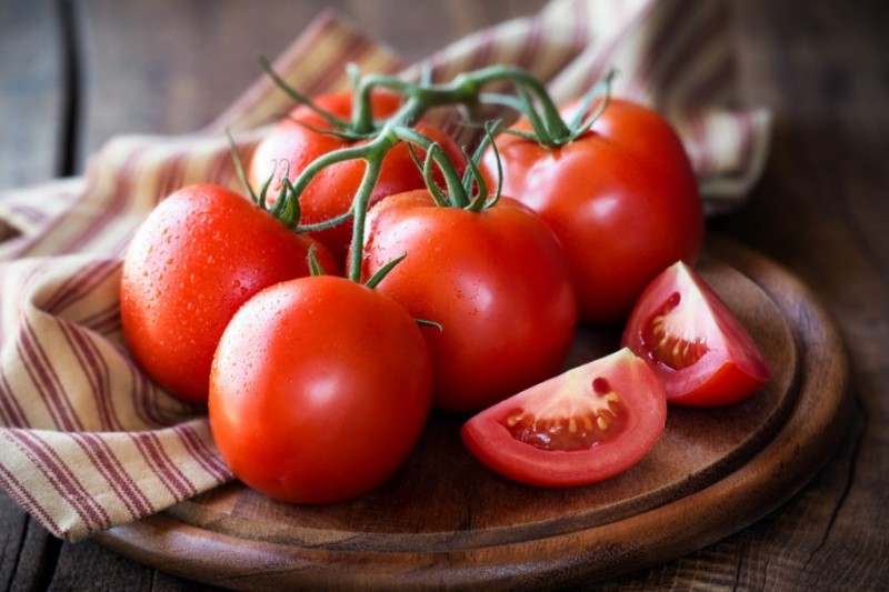 cà chua còn chứa nhiều chất chống oxy hóa như β-carotene, vitamin C
