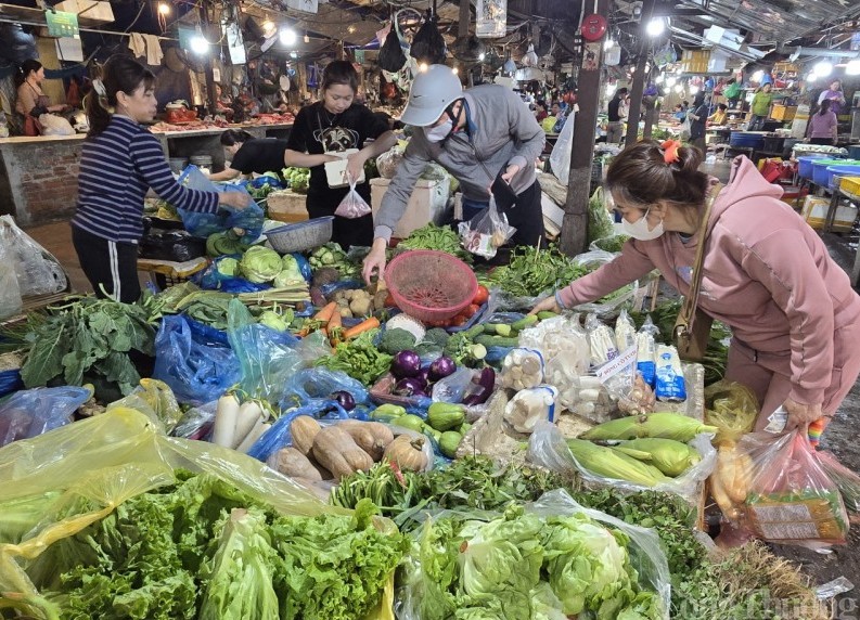 Hà Nội: Thực phẩm dồi dào, giá cả ổn định sau Tết Nguyên đán