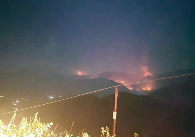 Lào Cai: Cháy lớn tại Vườn quốc gia Hoàng Liên, gần 500 người tham gia dập lửa