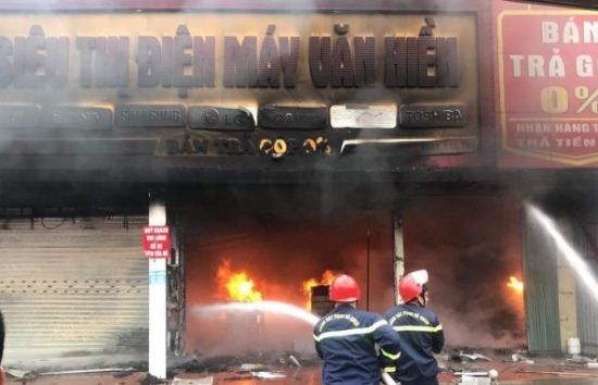 Hải Phòng: Xảy ra cháy lớn tại một siêu thị điện máy xã Tú Sơn