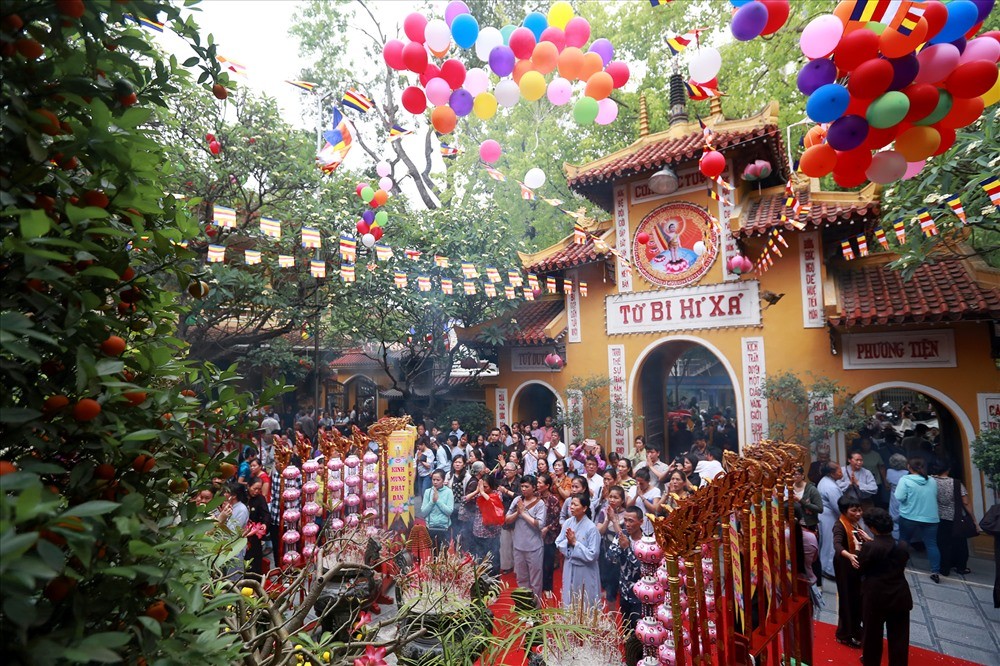 Những ngôi đền, chùa nổi tiếng ở Hà Nội thu hút du khách dịp lễ Rằm tháng Giêng