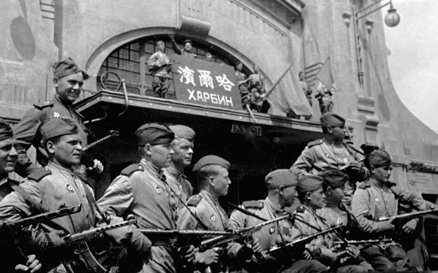 Các chiến sĩ Hồng quân Xô viết. Ảnh: Posterazzi. 