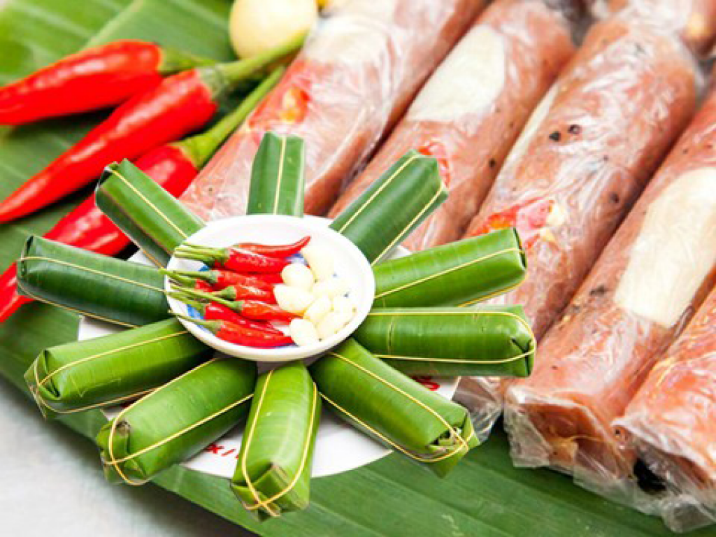 Nem chua - ẩm thực duy nhất của Việt Nam lọt top món ăn cay ngon nhất thế giới