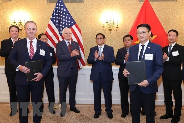 Thủ tướng Phạm Minh Chính chứng kiến lễ trao văn bản ghi nhớ về hợp tác bán dẫn giữa doanh nghiệp Việt Nam và Hoa Kỳ. (Ảnh: Dương Giang/TTXVN)