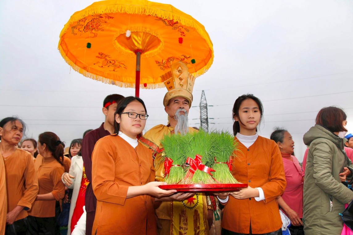 Sôi nổi Lễ hội Vua Hùng dạy dân cấy lúa ở Phú Thọ